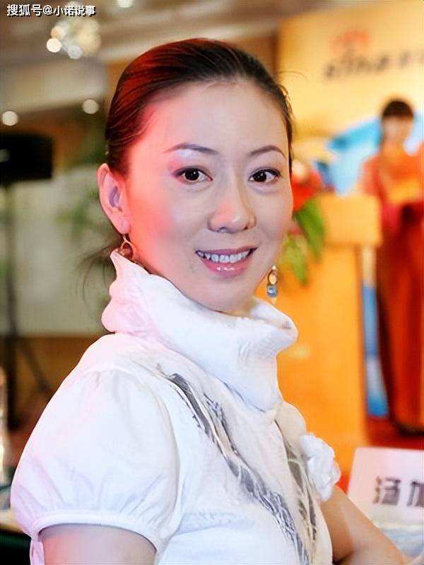 她是人体模特汤加丽:被丈夫抛弃,父亲嫌弃,45岁还单身,如今后悔了吗?