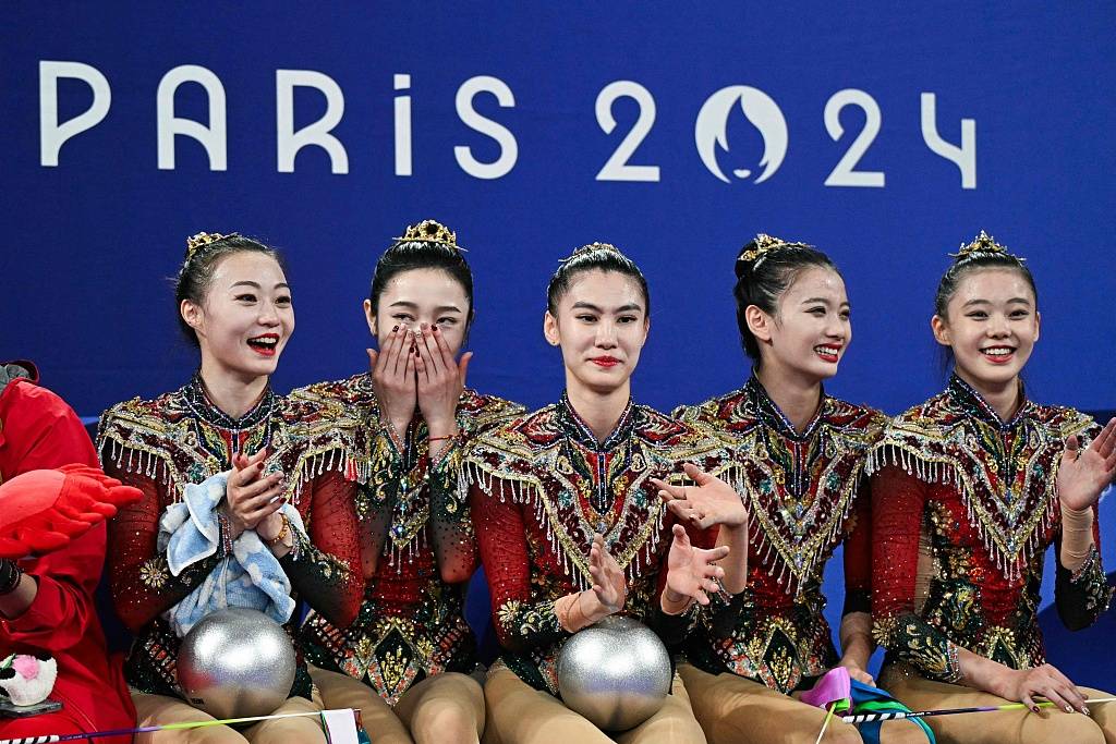 俄罗斯教练火出圈,身材高挑颜值出众_阿纳斯塔西娅_巴黎奥运会_动作