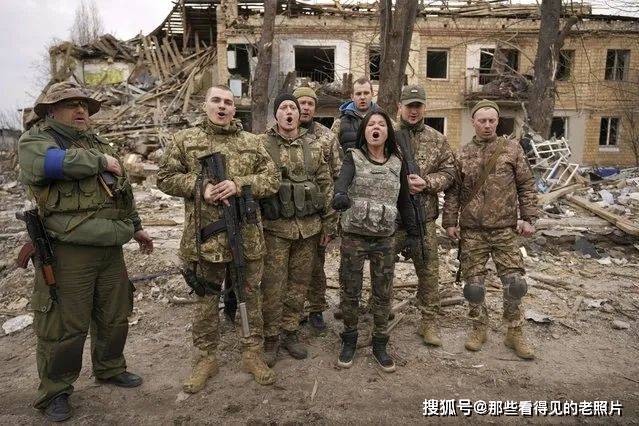 乌克兰士兵告别孩子图片