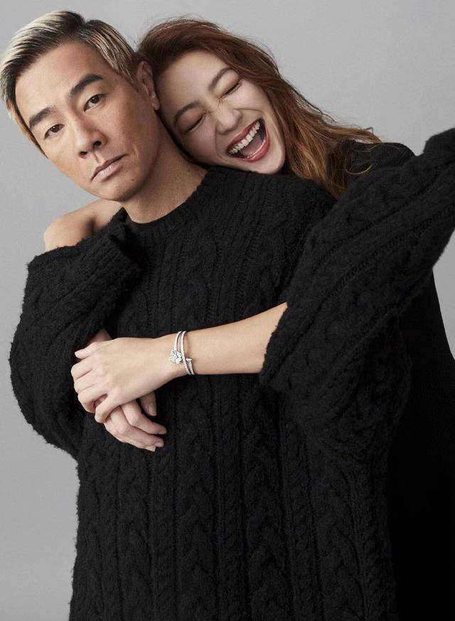 应采儿晒和陈小春亲吻照庆七夕,结婚14年依然甜蜜如初恋