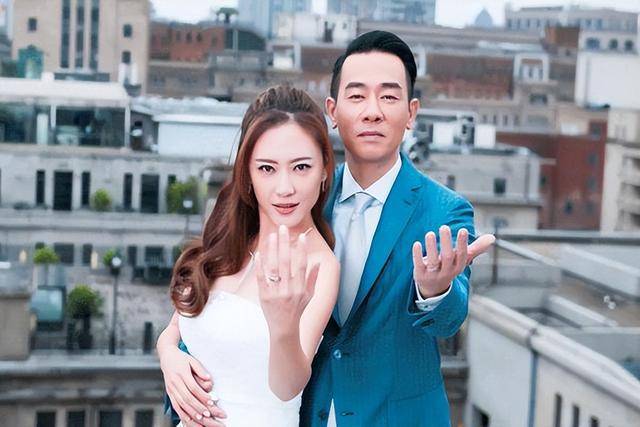 应采儿晒和陈小春亲吻照庆七夕,结婚14年依然甜蜜如初恋