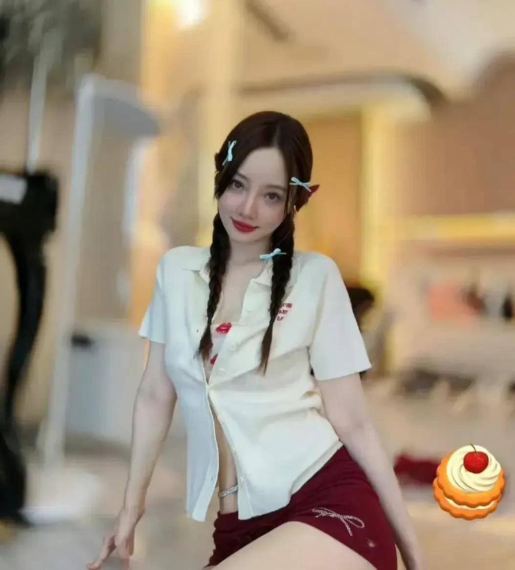 李小璐制服图片