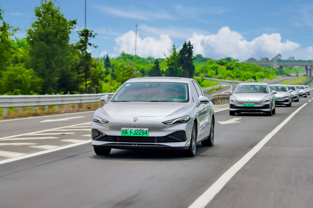 荣威d7 dmh:混动只是开胃菜,安全才是必杀技