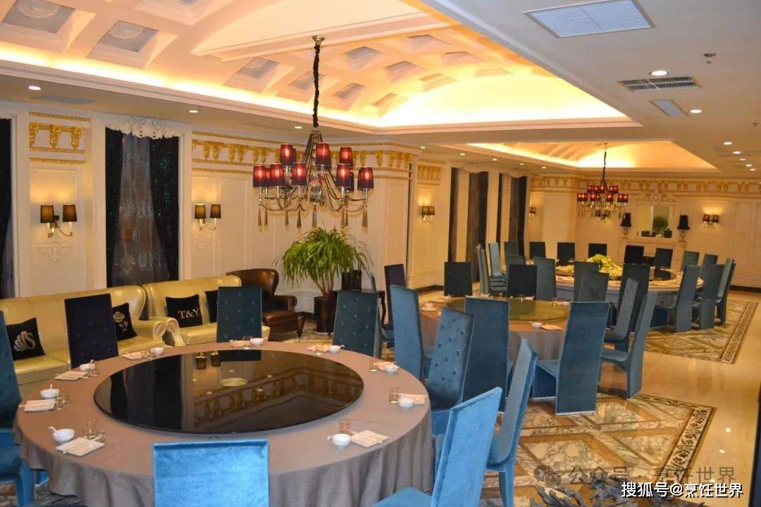 华南,于深圳兆邦基金融大厦三层开启华南地区的首家分店——金鲍堂,依