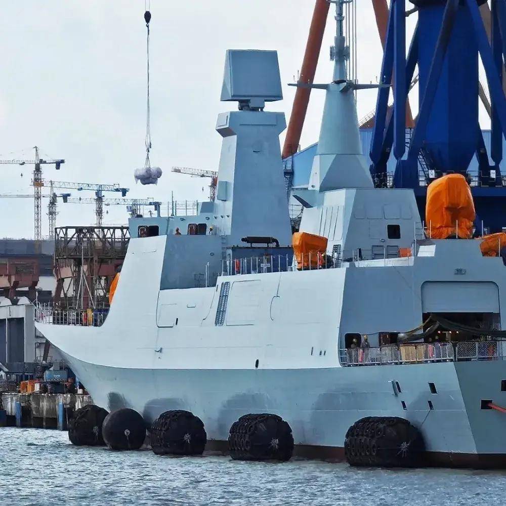 中国海军新054a出现,网友:更先进的054b不要了?_型护卫舰_舰桥_能力