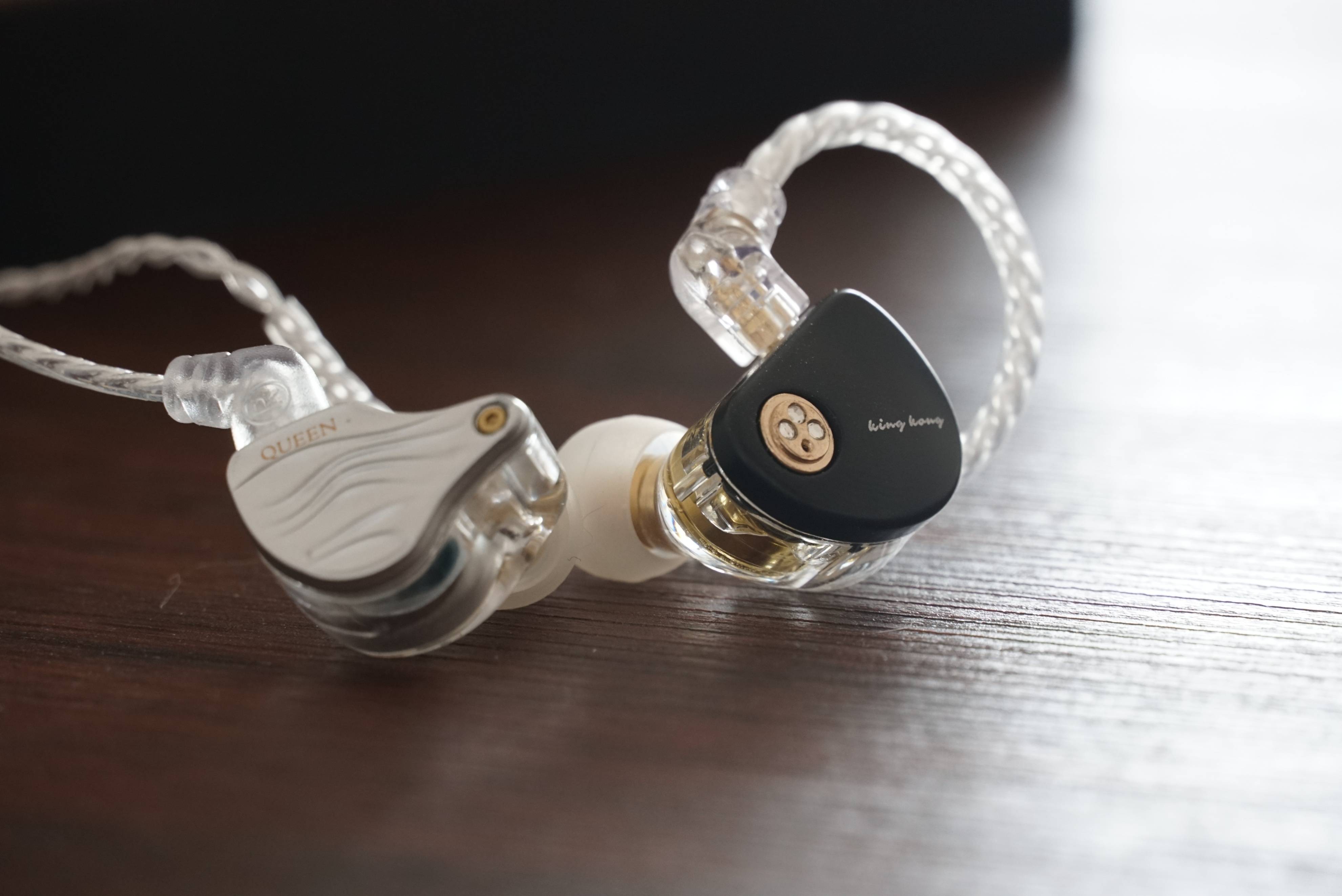 在99元的国产有线耳机上,见到类似索尼ier-z1r的设计,锦瑟香也king