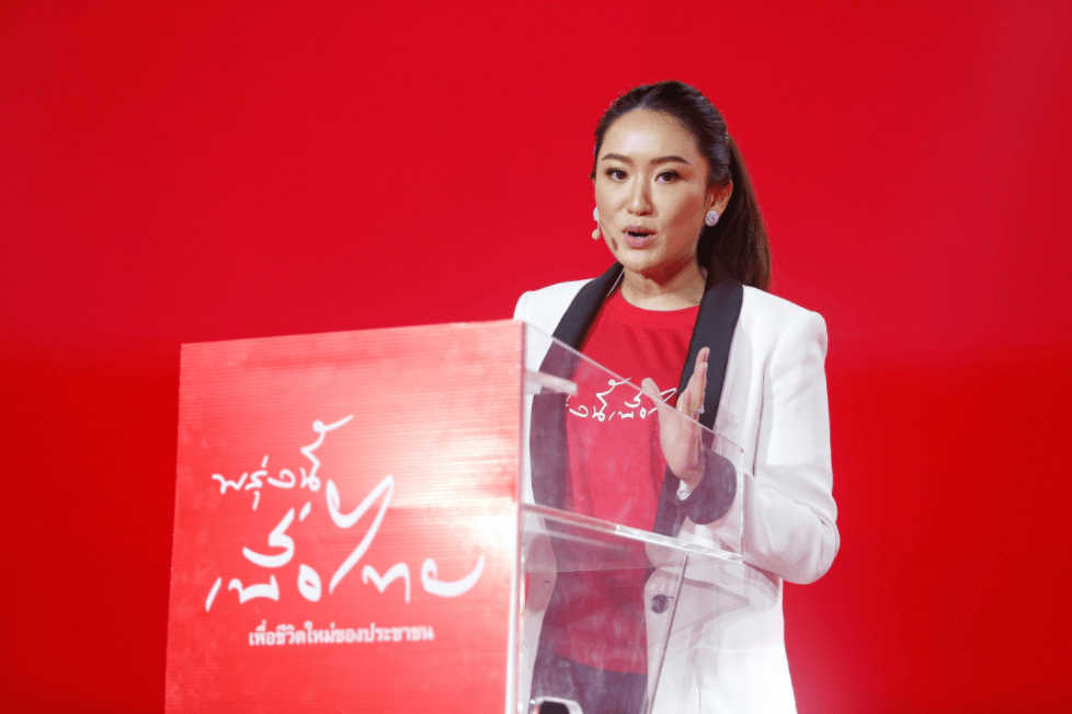 第一名媛,38岁当选泰国总理_英拉_家族_支持率