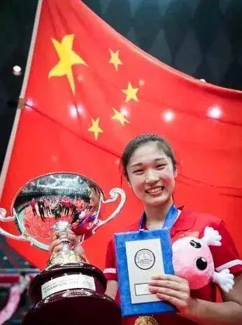 王梦洁拍婚纱照好事将近 男朋友高大帅气排球圈人