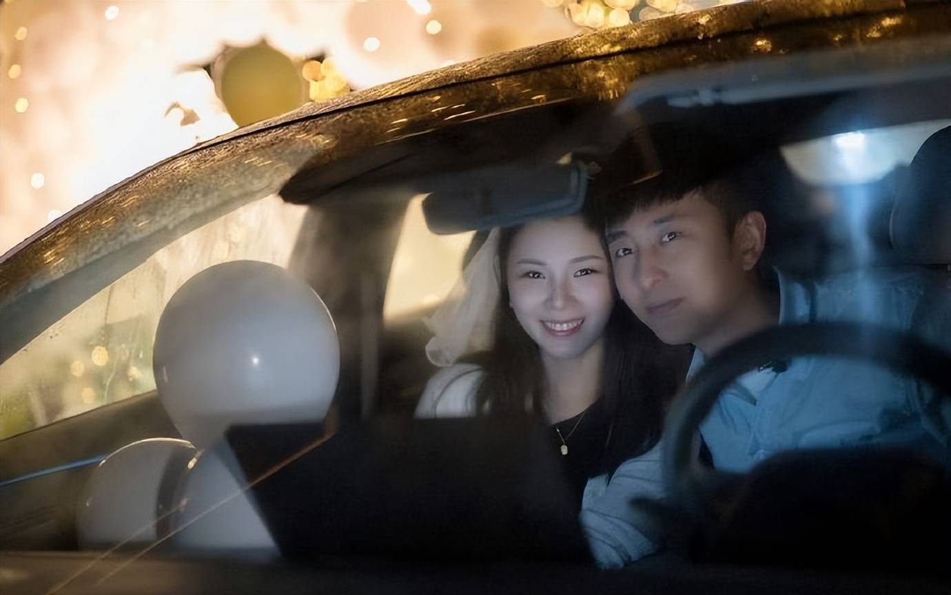 夺金16周年了!被帅气男友单膝下跪求婚,奥运冠军何可欣要结婚了