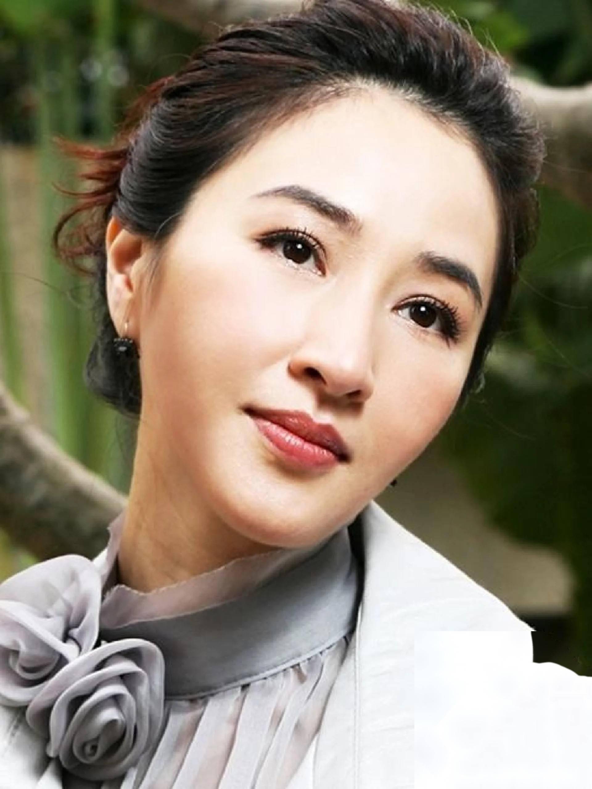 性感女神关咏荷34岁写真曝光,这美貌让人瞠目结舌!