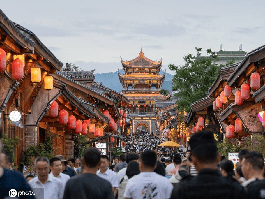 四川凉山彝族自治州 西昌建昌古城景区游客如织-搜狐大视野-搜狐新闻