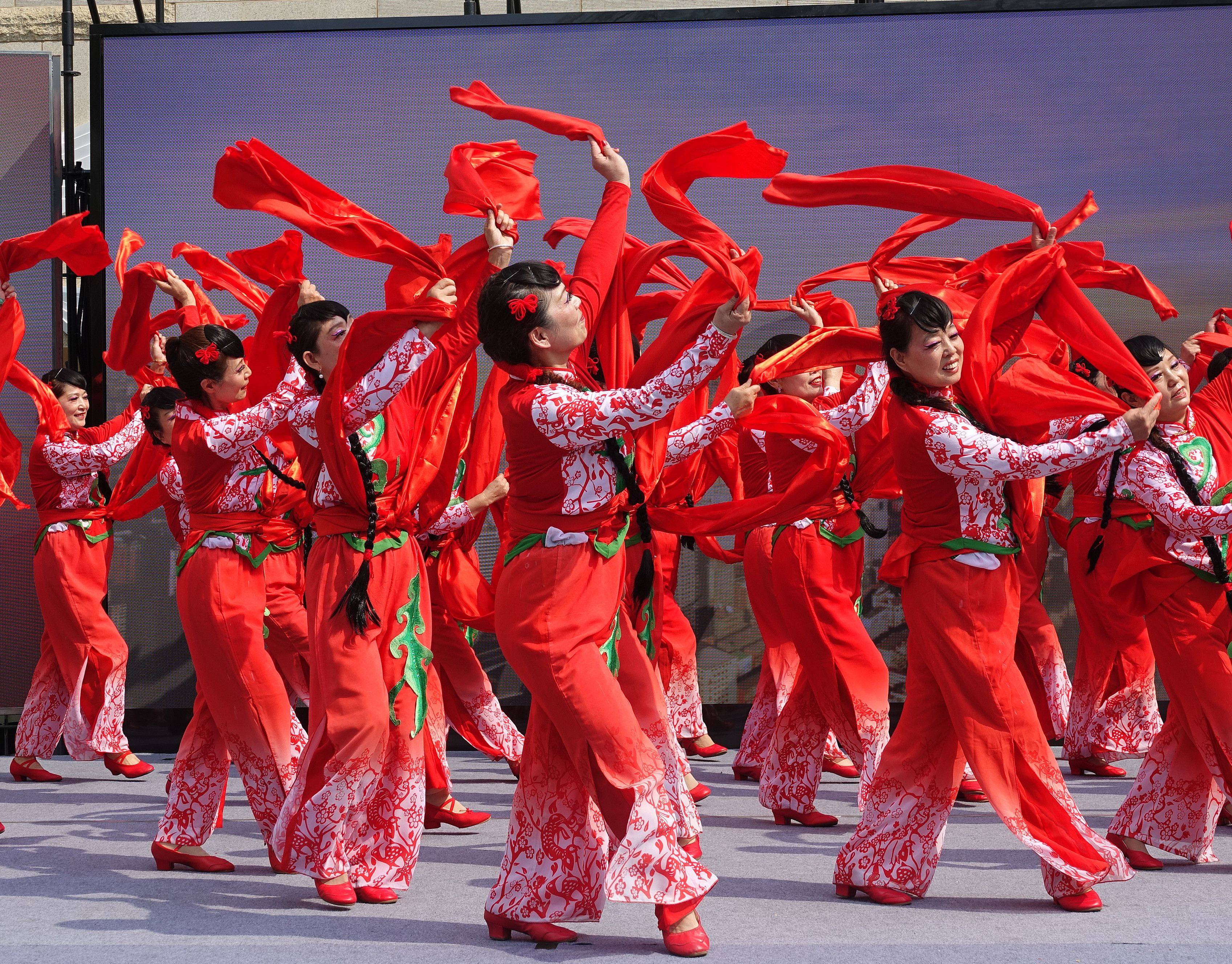 唱起来跳起来广场舞图片