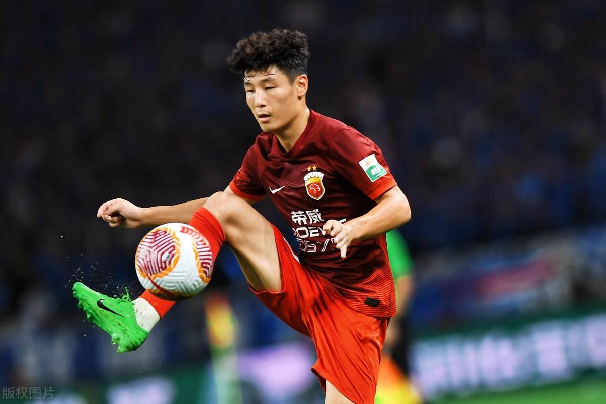 值得一提的是,海港击败津门虎的比赛中,全部的3粒进球都是由武磊打进