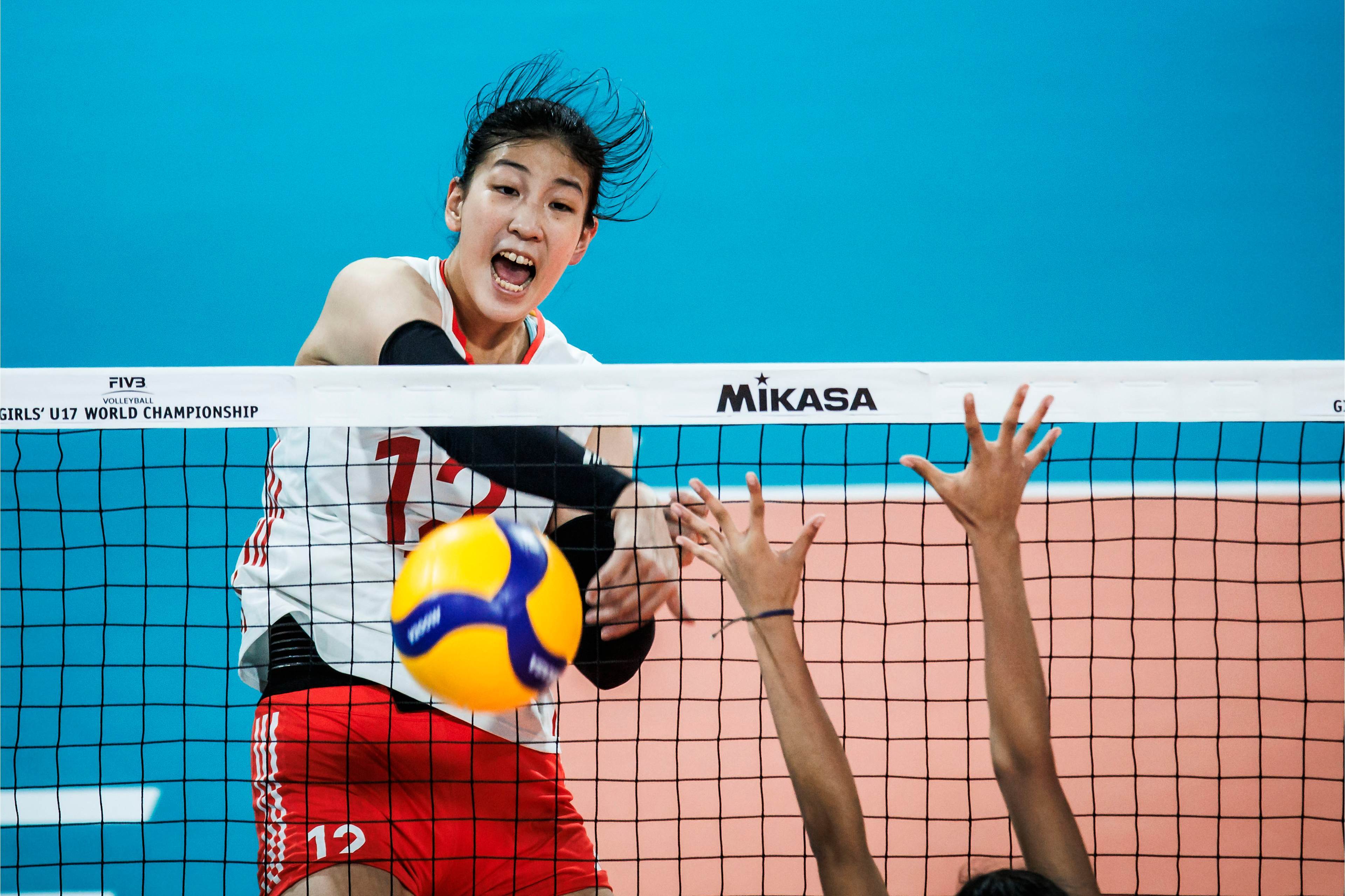 二传张籽萱发球拿到8分 中国女排3-0墨西哥 挺进u17世锦赛四强