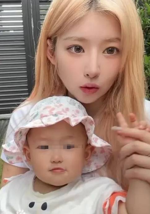 黄一鸣回应想给女儿当网红铺路，称赚钱脚步不能停，网友吵翻了-黄一鸣原型