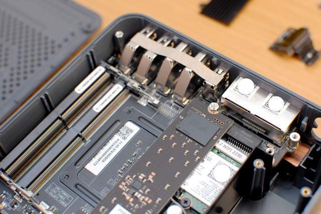 零刻新一代EQR6办公迷你主机体验:集成度更高,性能更强悍