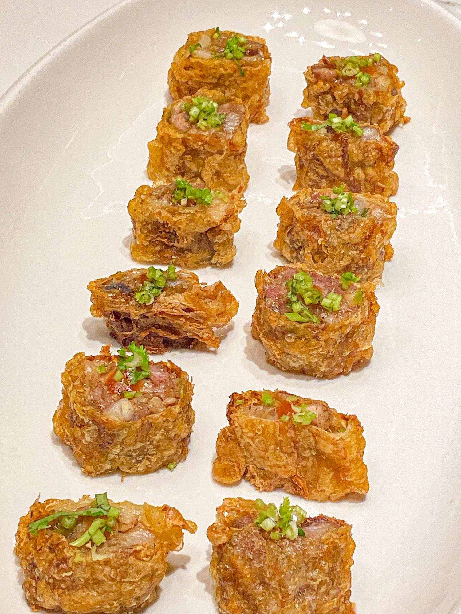 更有数不胜数的创意闽菜颜值和口味兼顾一顿饭的时间网罗尽了福建的