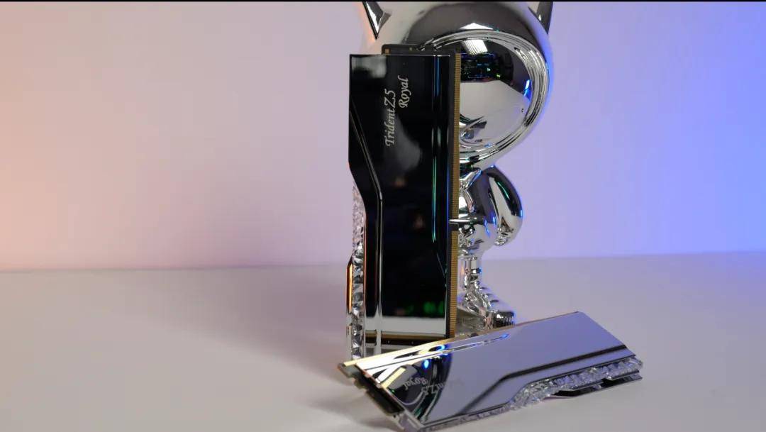 皇家品质！芝奇Trident Z5 Royal皇家戟DDR5 7200内存_搜狐网