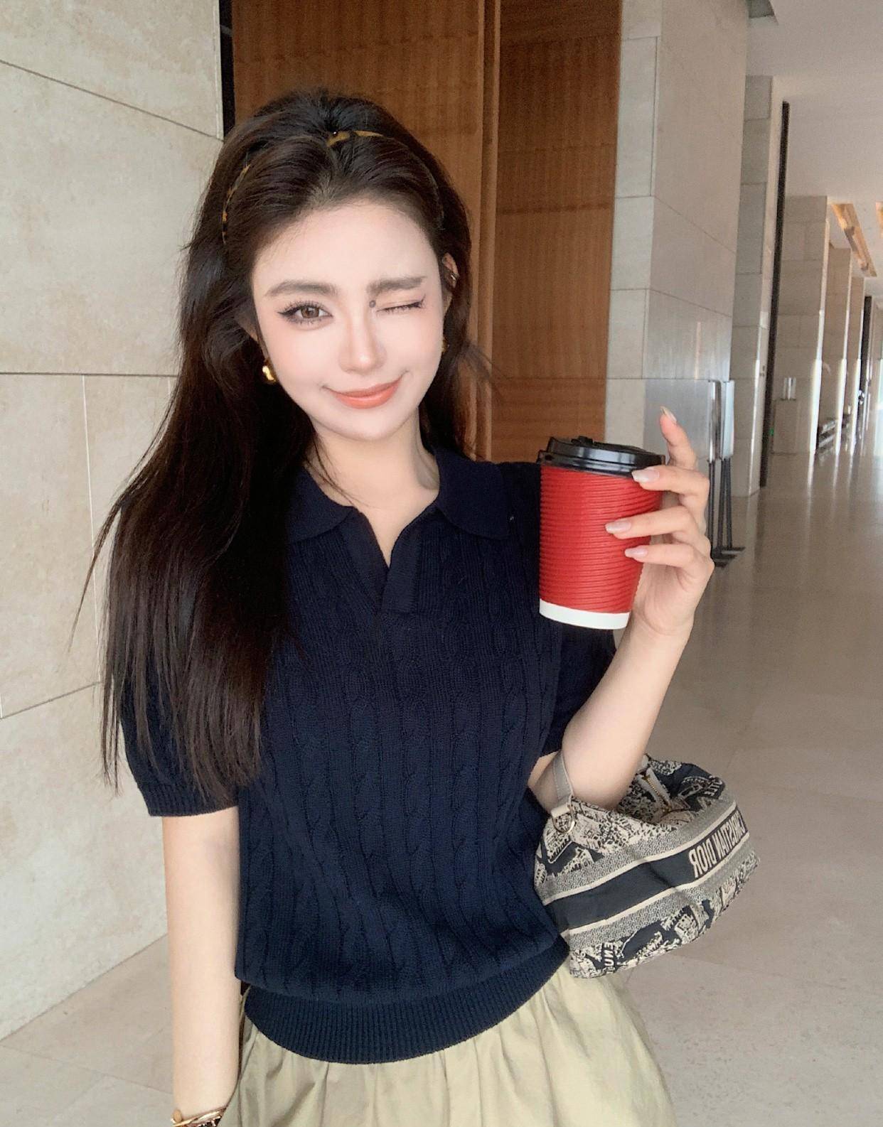 熟悉点的人都知道,雪梨本名叫朱宸慧,和王思聪谈过恋爱,他们当时的