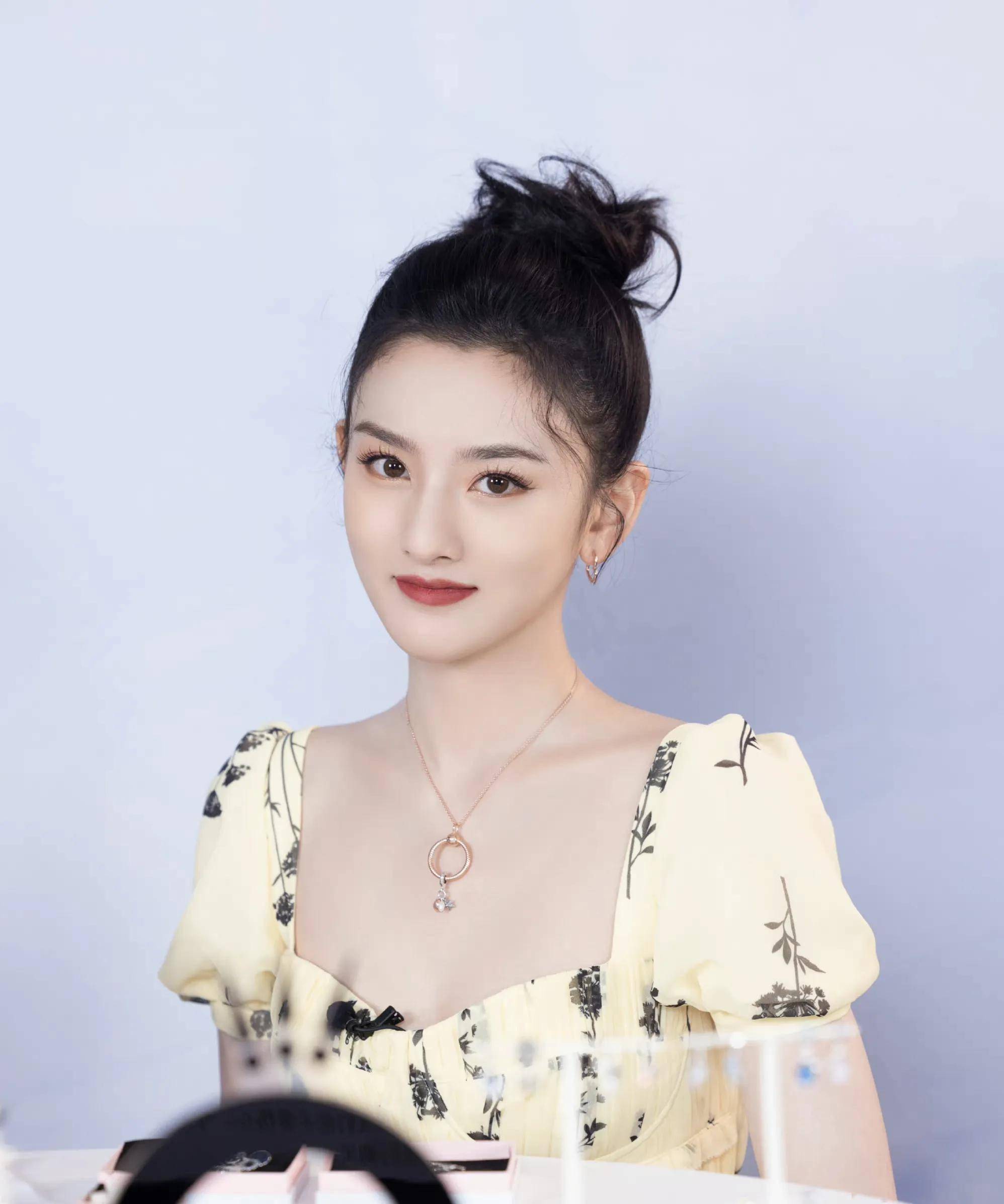 宋祖儿涉税问题升级，回应内容信息量太大，知情人：喜天已解散