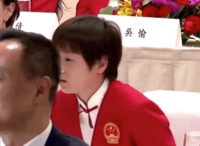 原创            笑喷！全红婵被要求起立回答太紧张 网友热议：像极上课被点名的我-全红婵是她的名字吗