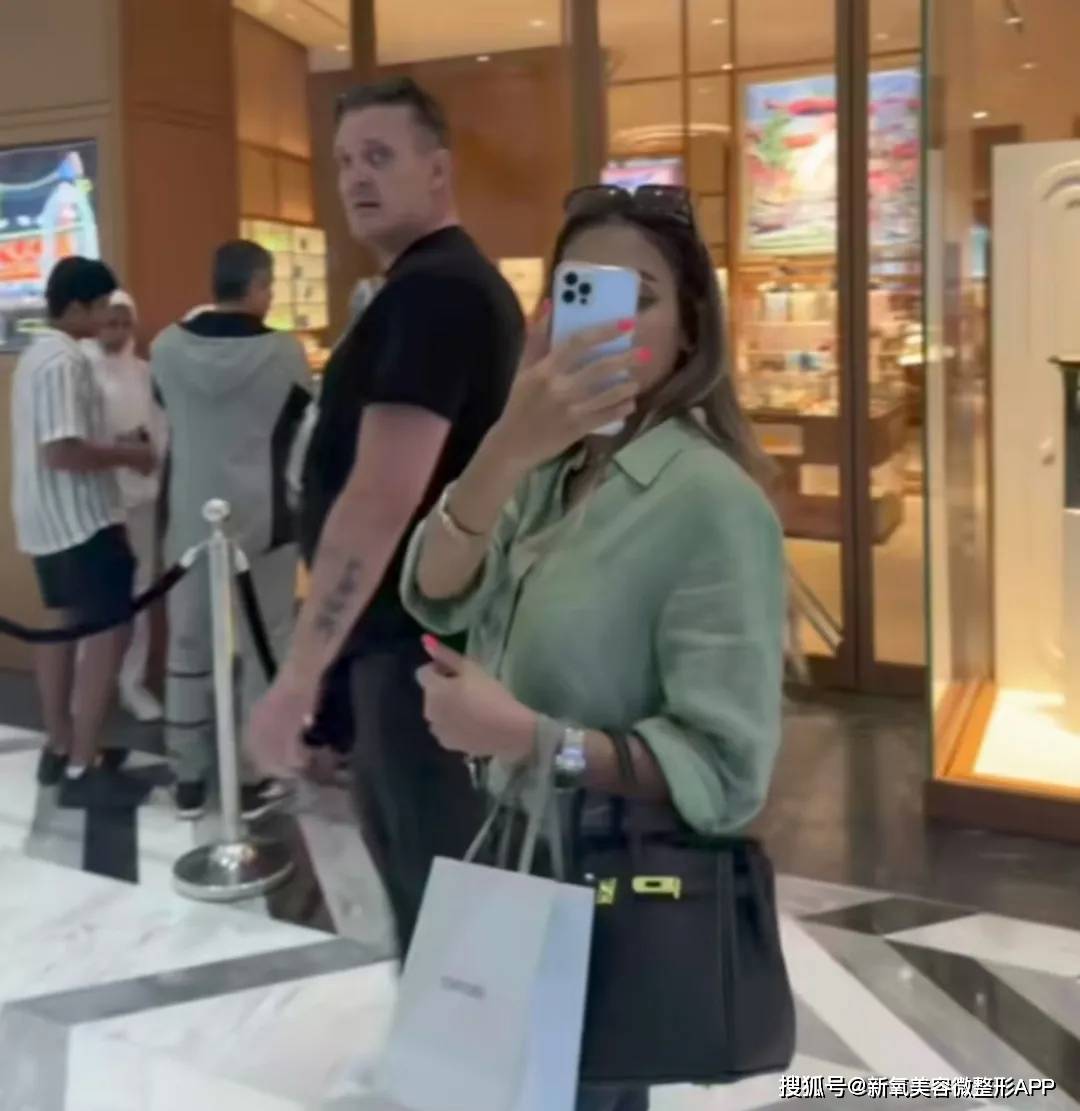 这么小众的赛道都让姐挤进去了？暴打男友登热搜拿下人生第一波知名度