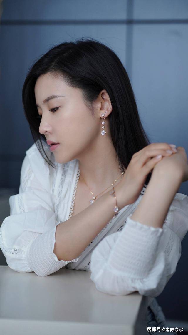 杨子姗强吻图片