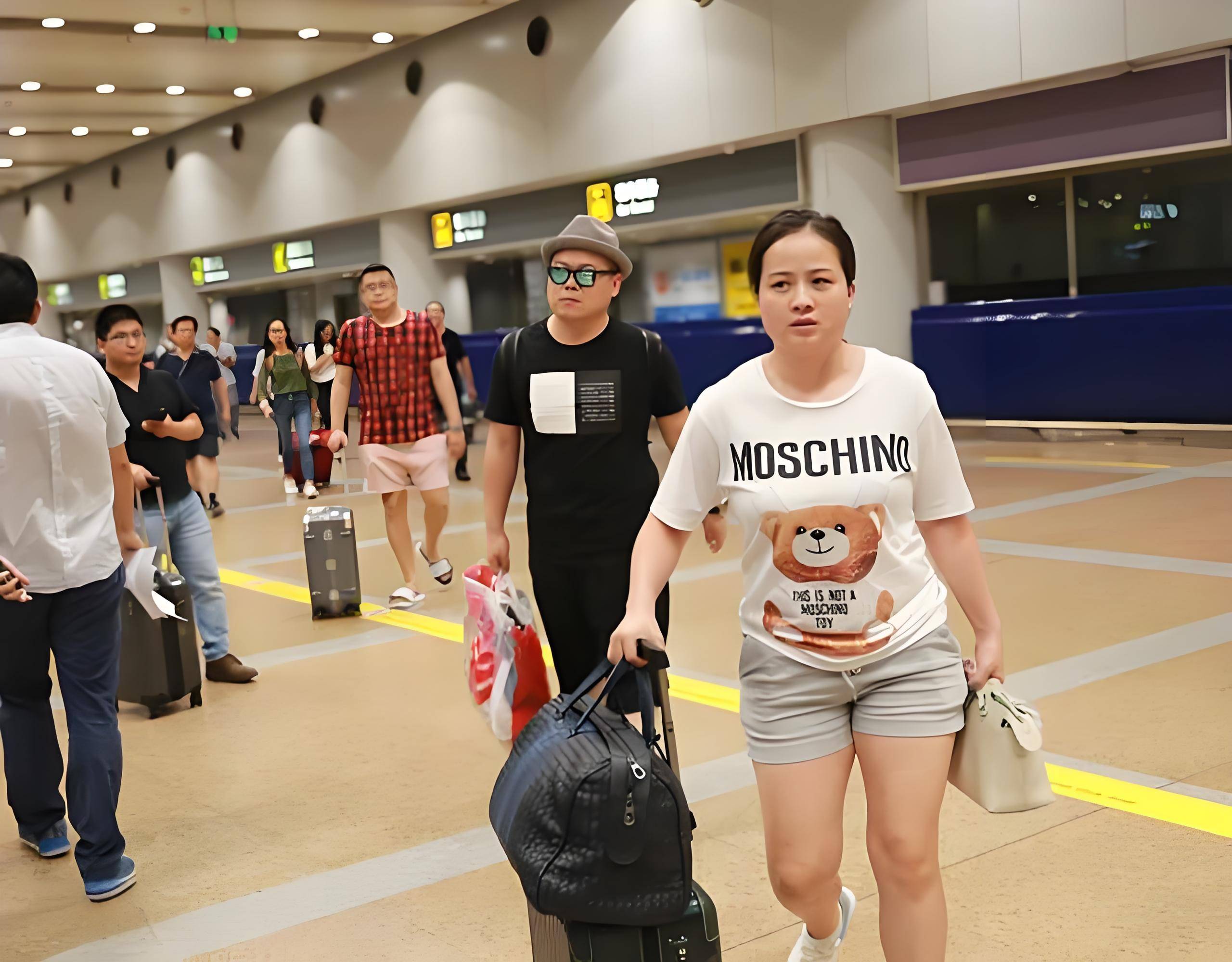 原来她就是岳云鹏老婆,虽然不是漂亮却让郭德纲刮目相看,难怪老公能红