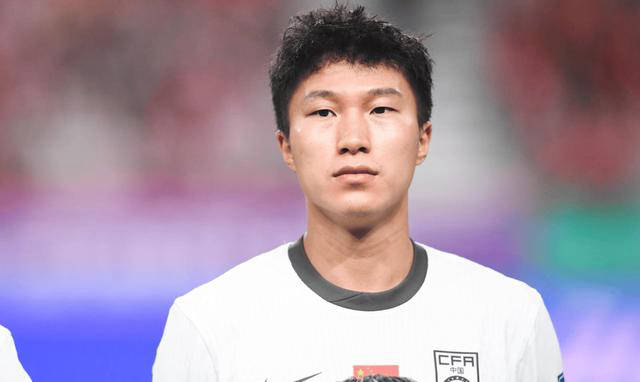 防守端方面,四名后卫将会是高准翼,蒋光太,朱辰杰和杨泽翔.