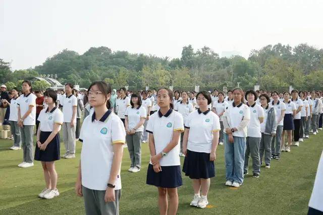 南京燕子矶中学校服图片