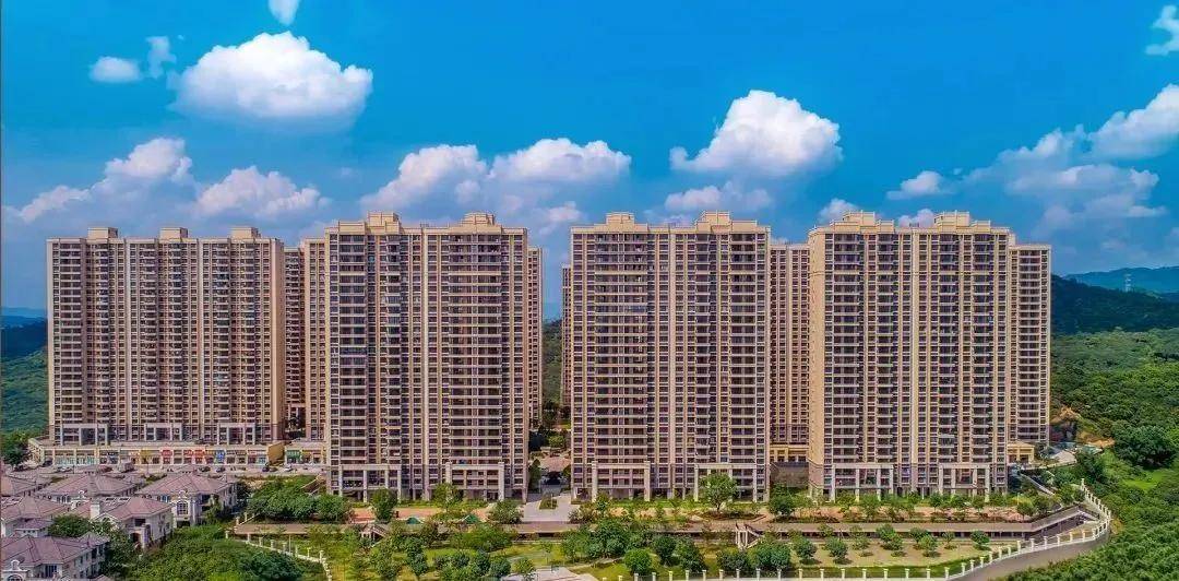 珠江壹城·国际城总占地面积130万㎡,仅1.5容积率,绿化率40%,总规划1.