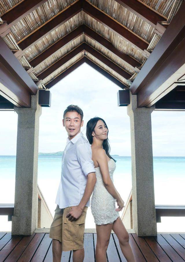 陶喆晒照庆结婚10周年,与妻子重回婚纱拍摄地,5岁儿子见证浪漫