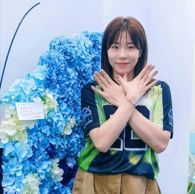 27岁贾一凡官宣决定,去向曝光,林丹支持,樊振东祝福_中国羽毛球_挑战