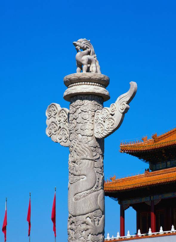 随着时代的变迁,这种"诽谤木"逐渐演变为更为坚固,美观的石柱,即我们