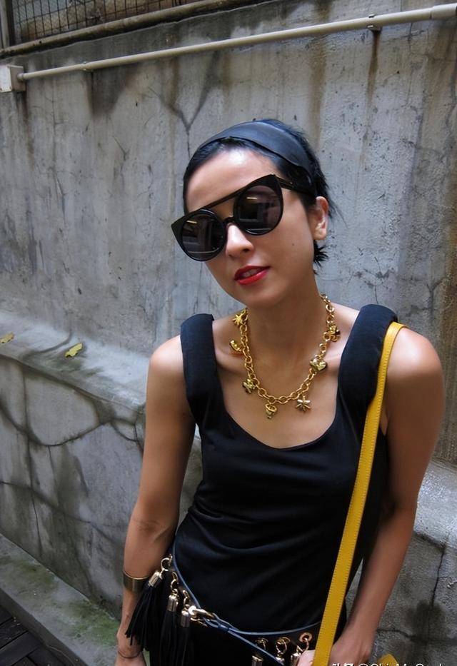 50岁徐濠萦大回春,素颜私照被赞像20岁少女!