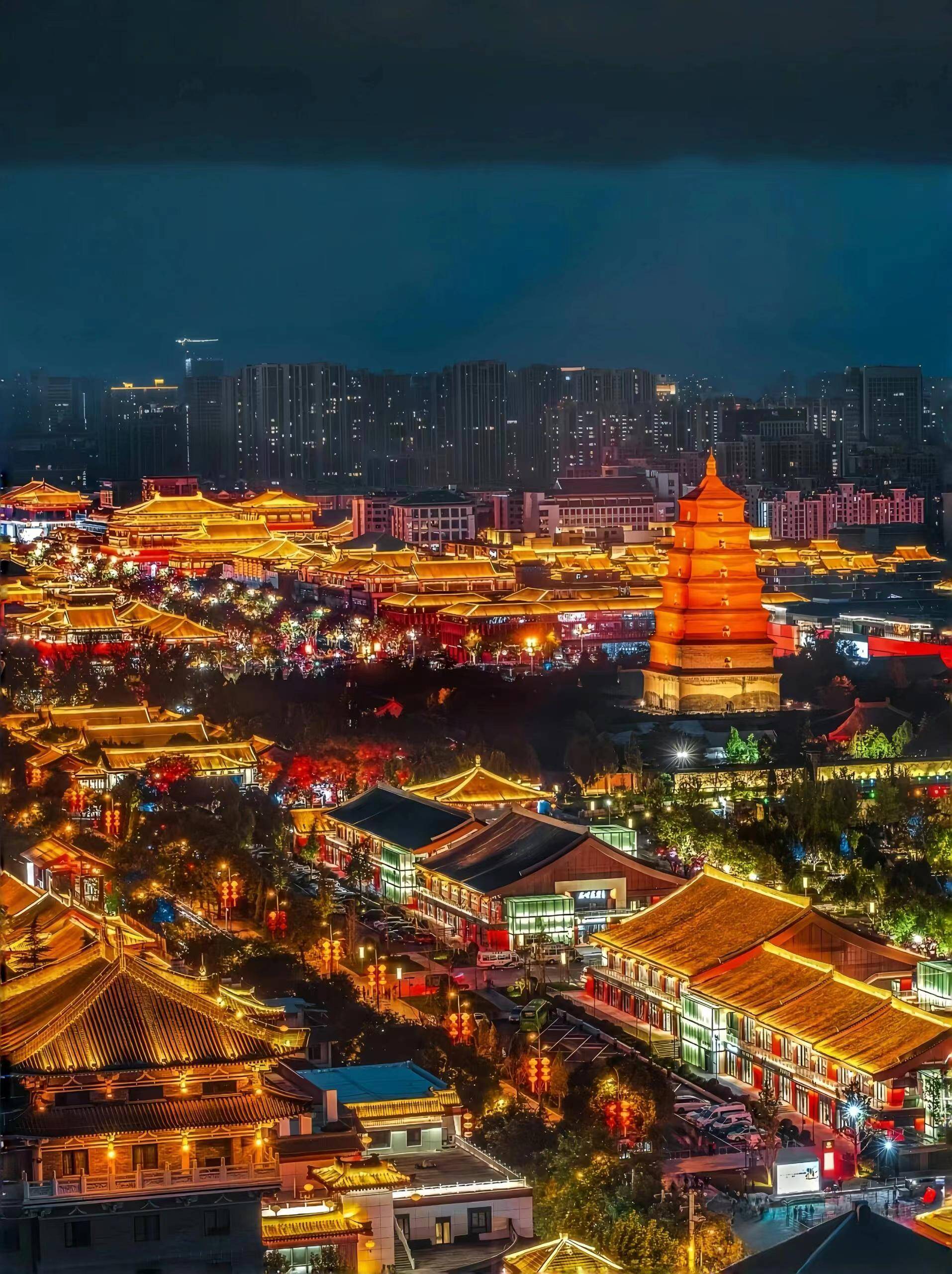 在众多旅游方式中,我们选择了找西安导游欣欣带队