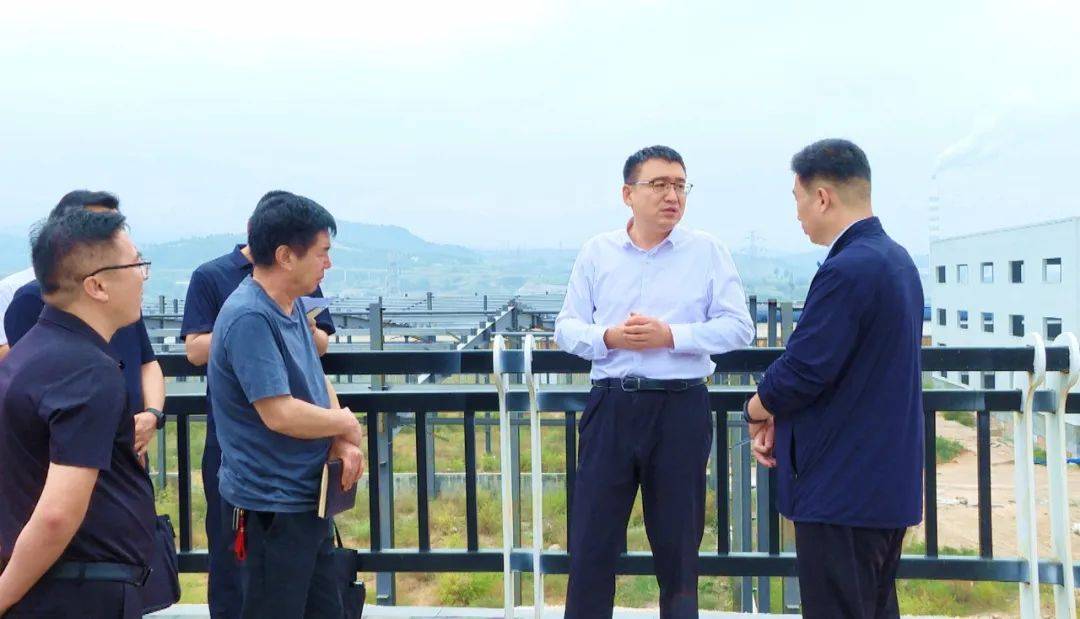 9月4日,左权县县委书记石勇深入乳胶产业园现场办公,实地查看园区建设