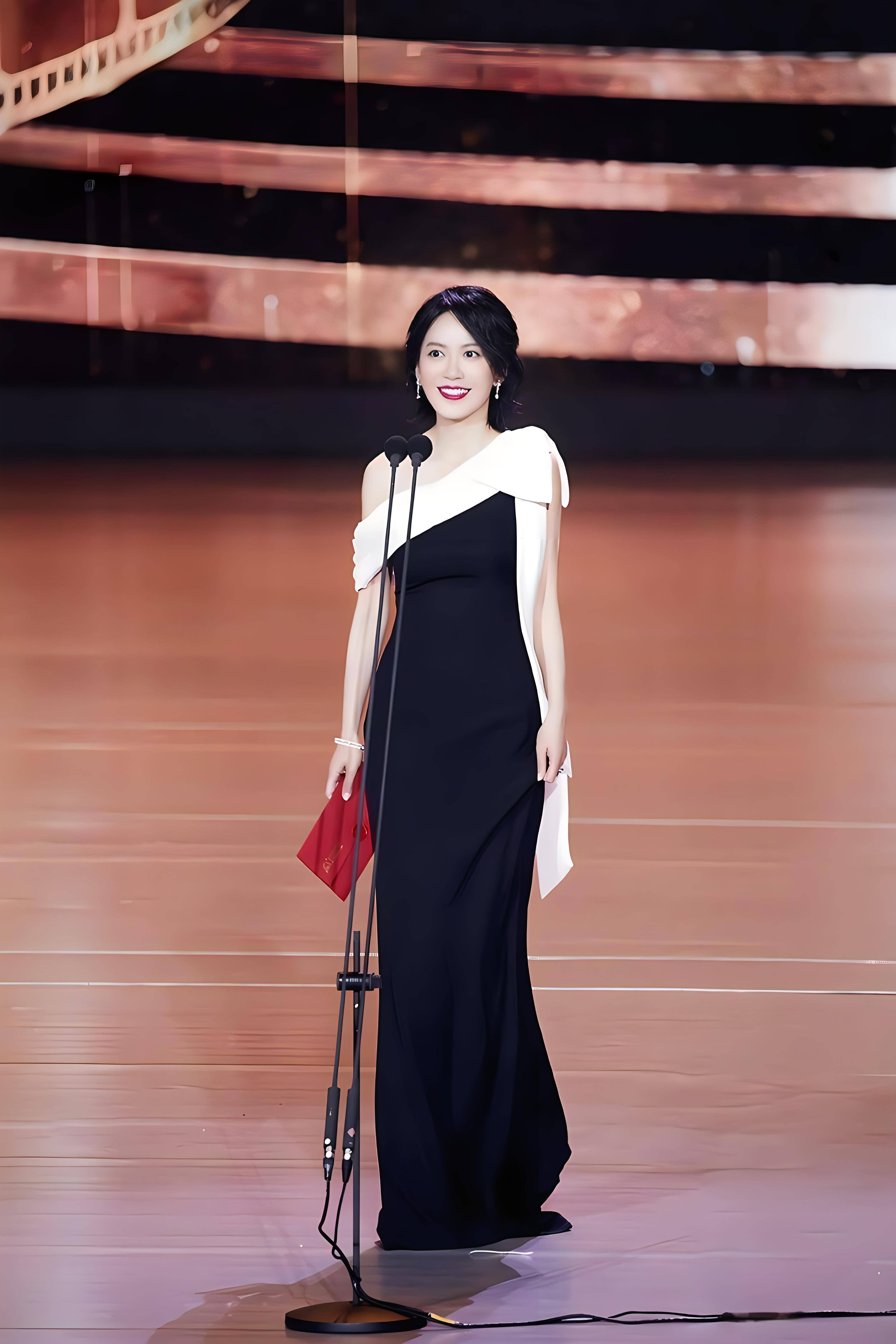 走红毯不需要袒胸露背,这6位40岁女星,虽然穿得严实却艳压群芳_女明星