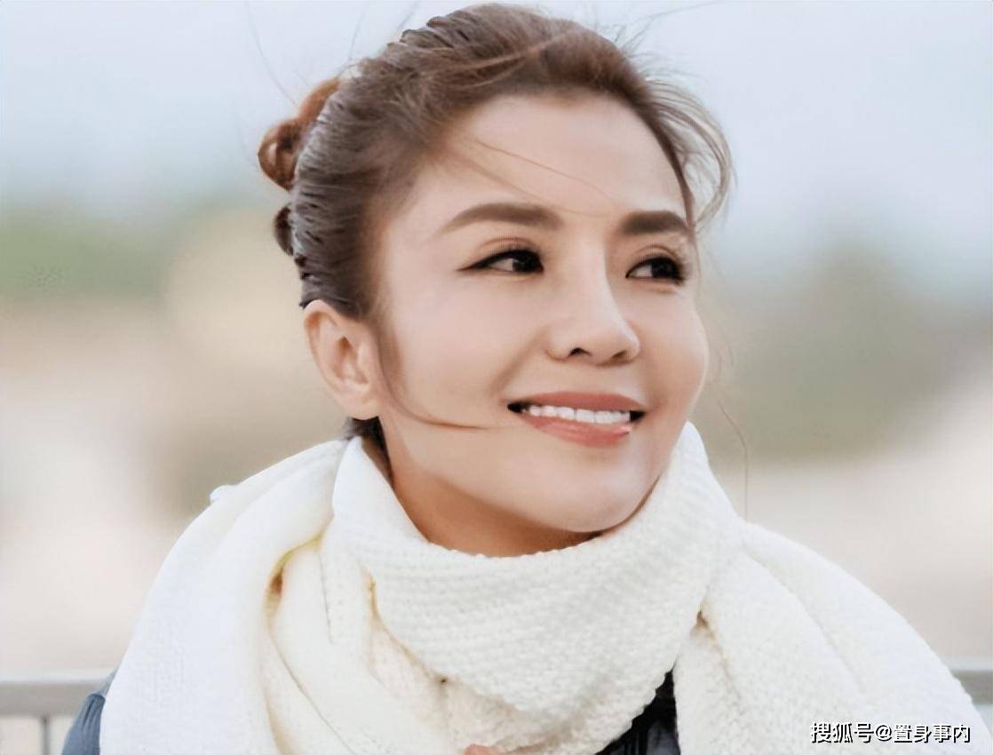 央视主持人朱迅:2次患癌,亲人接连去世!