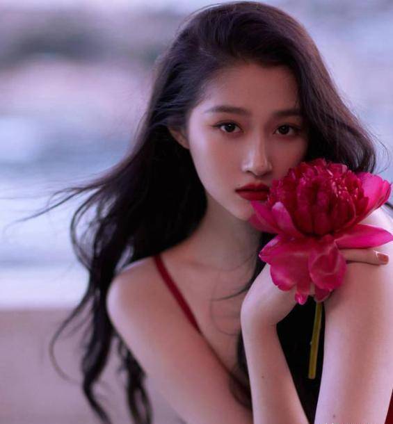 怪不得关晓彤能红透半边天,你看她父亲的身份有多牛_关少_关学曾_演艺