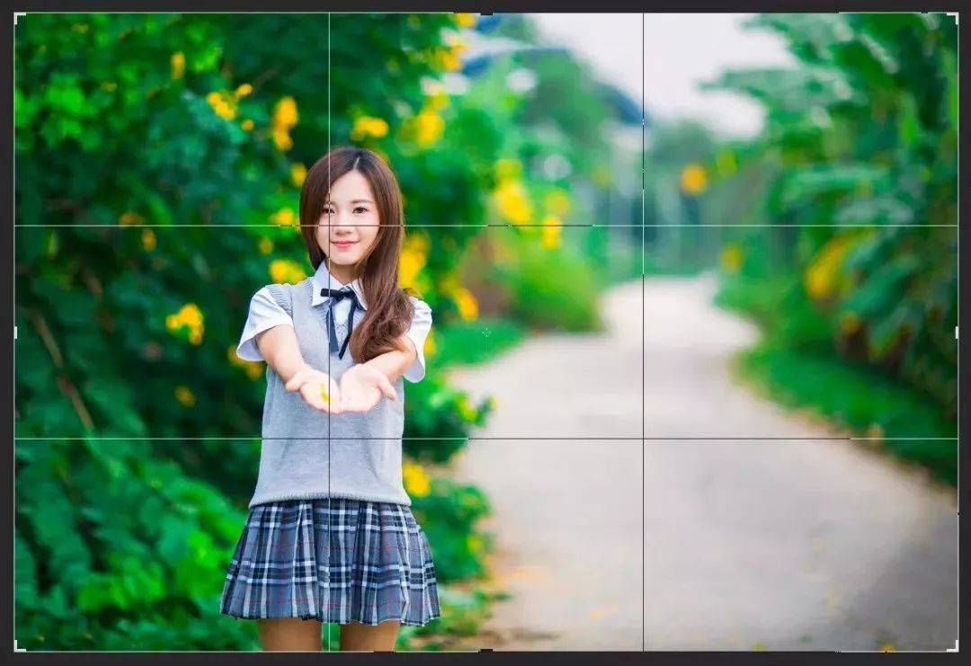 九宫格构图法在拍摄人物时需要注意什么？_面部_画面_交叉点
