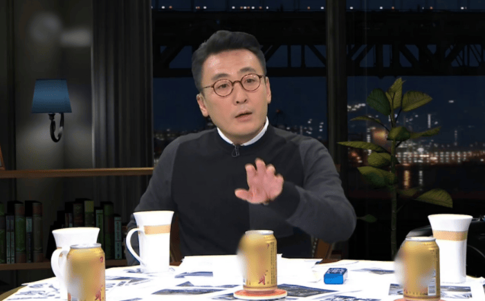 他是俞飞鸿唯一的绯闻男友,曾差点和鲁豫结婚,不得不说,窦文涛真受