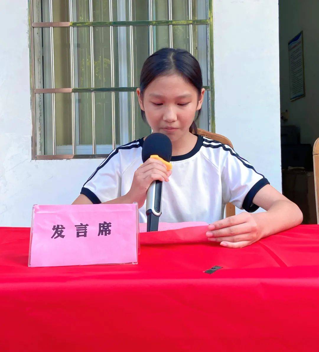 师生代表发言4教务处主任刘小芳同志宣读上学期期末表彰名单34.