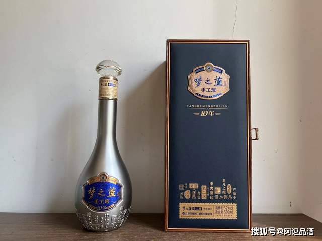 品鉴洋河手工班10年窥看头部酒企的经营变化_搜狐网
