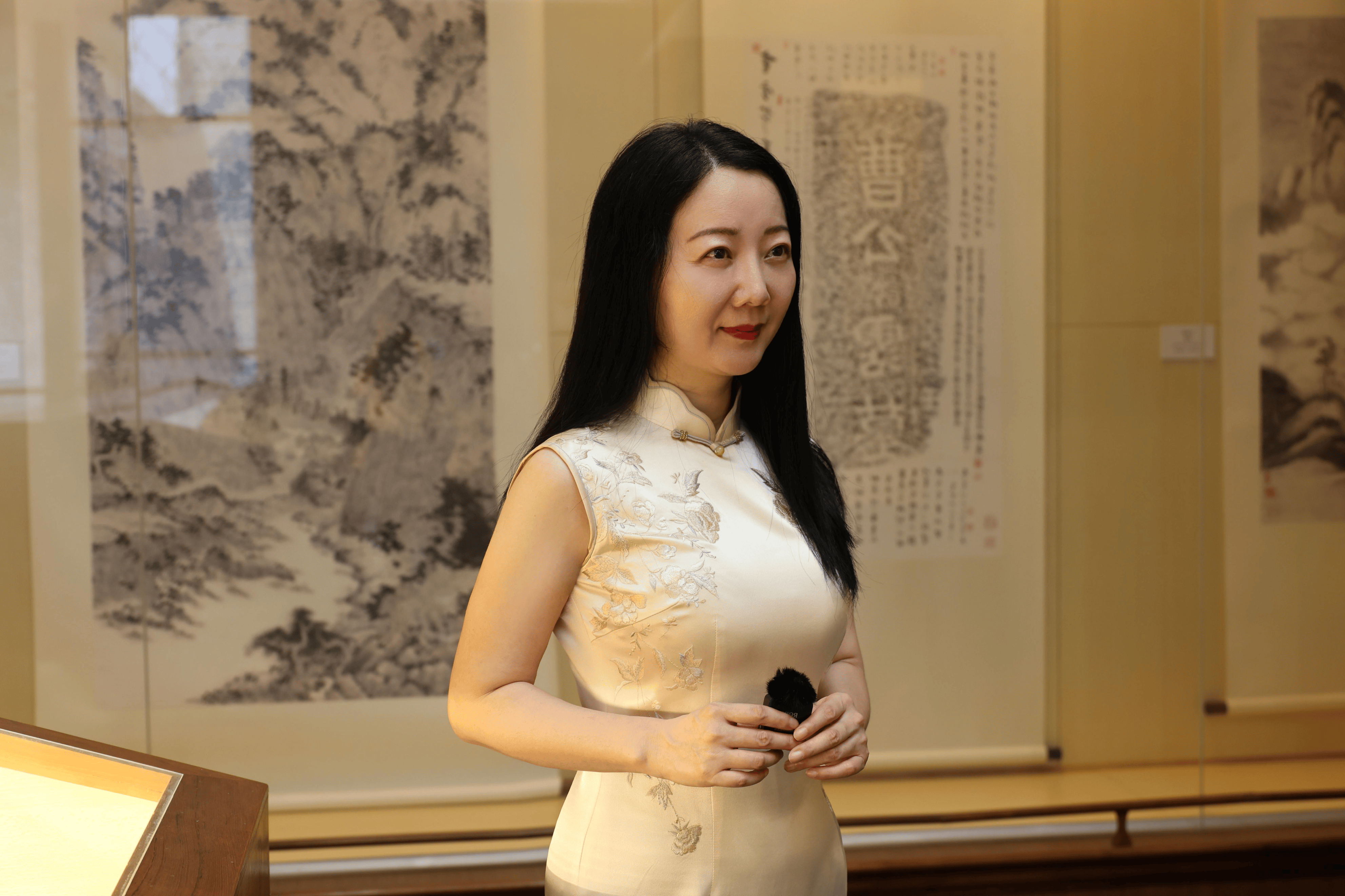 张惠教授新书 i《香港红学芷兰集二集》