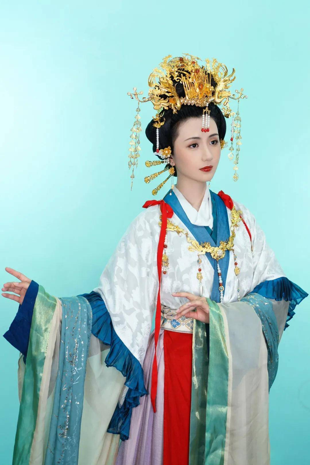摄影王馨沅妆造镜子模特车帅三角髻