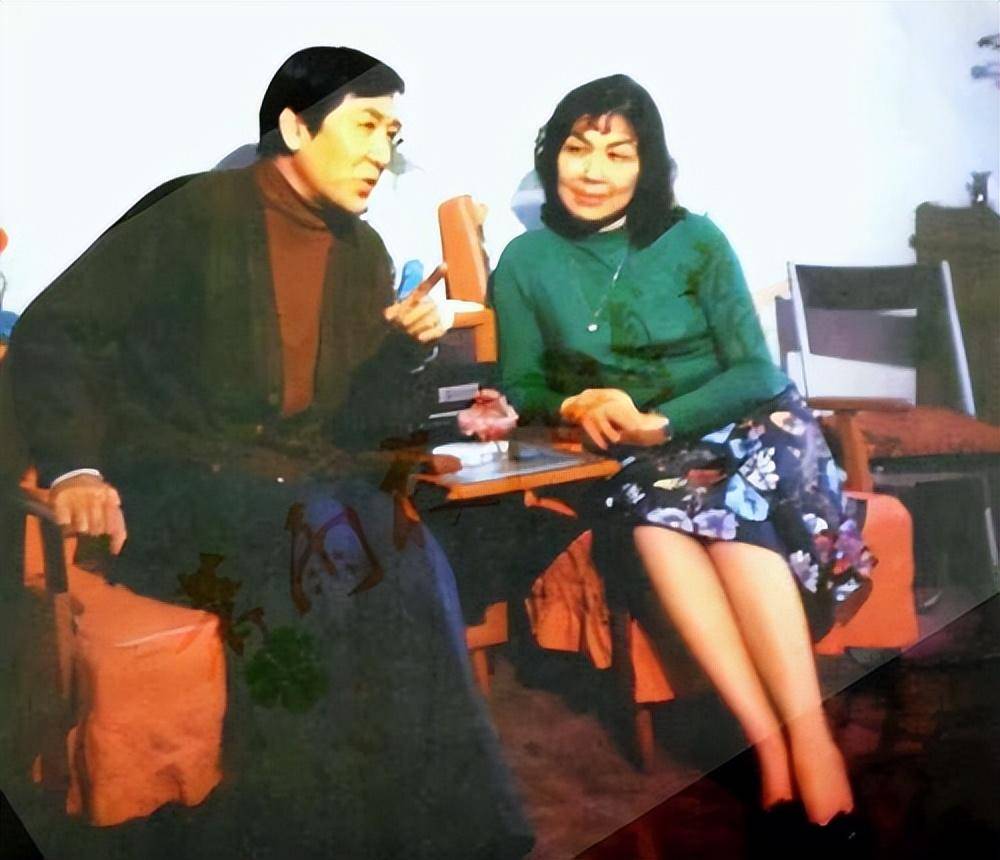 (康泰与北影演员莽一萍)好心人劝康泰:人家是资本家小姐,什么东西没吃