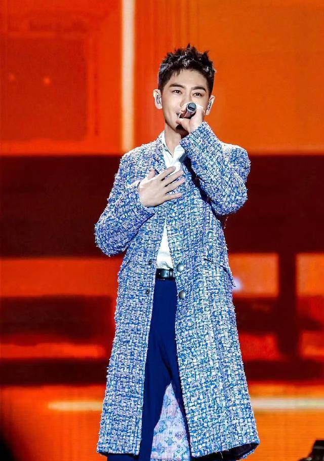 林志颖发文庆祝大儿子15岁生日，kimi近照曝光，身材偏瘦身高抢镜-林志颖儿子kimi名字叫什么