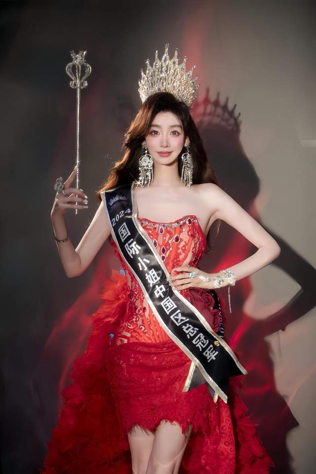 蒋心宜荣获lumiere 国际小姐2024中国总冠军