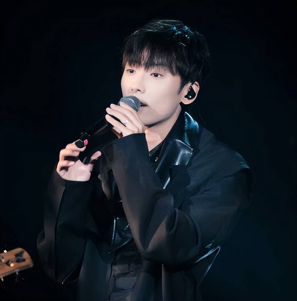 《明日之子》选手郑润泽恋情公开,震撼饭圈,粉丝反应两极化!